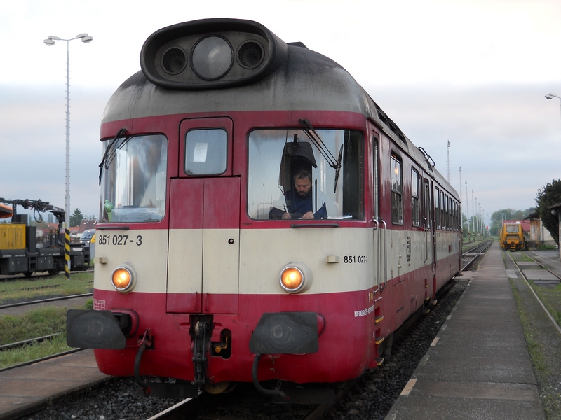 851 027-3